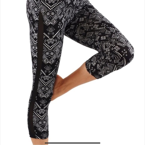 Shosho black and white midrise soft capri leggings with sheer mesh son side 2X - Picture 4 of 12